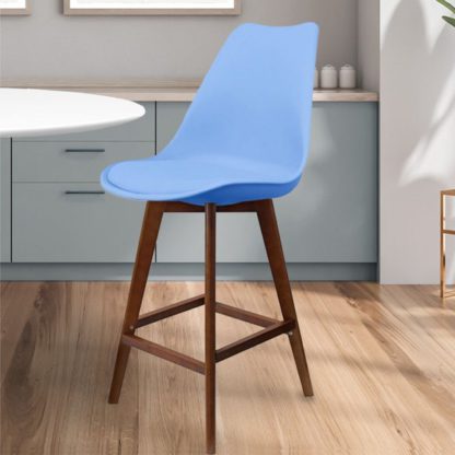 4e72ca7733d32cc1e248221ae402c82565bce7c413c49896705b15346ce15557.jpg An Image of Fusion Living Soho Plastic Bar Stool