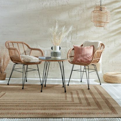 5d0c68e24b5c553eec42f6b45c6455bd81b9ef01ee0a7898b0c7610b71ac38aa.jpg An Image of Stripe Border Indoor Outdoor Rectangle Rug