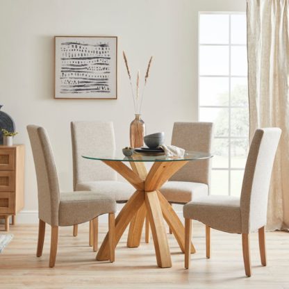 871a12605894bec87ee9c8d3be2dea3a7ee84bb2785f023d022e077ef31ebb05.jpg An Image of Xavi 4 Seater Round Dining Table, Oak