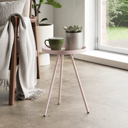 943fa58353a815aaadacba3fc0a3cc7ad3e4ef311031ddaa051332f35e194f4d-1.jpg An Image of Kai Side Table