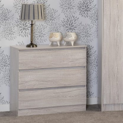 c87e9e2f7318b2d2c033c227bfbab115d3bc73b7a11f6d9680d21f2a4aa23c71.jpg An Image of Walker 3 Drawer Chest