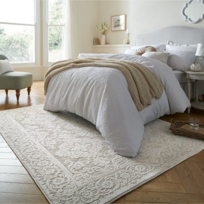 e2d1663b82d2fdf672a03961e4a318a8788621ce815007d2b4c6ef1019d854d2.jpg An Image of Belle Traditional Medallion Rug