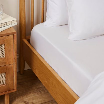 f3b3c8718d0812171a93b9706f14265de173d54fe2ec42650db585aade44169a.jpg An Image of Soft Easycare Polycotton Fitted Sheet