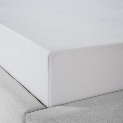 f6e4df51201ef1fe105c89a63fc3bddd9e9c3fb8dec90f724a6c3776f7a0b3e9.jpg An Image of Dorma Premium Brushed Cotton Fitted Sheet